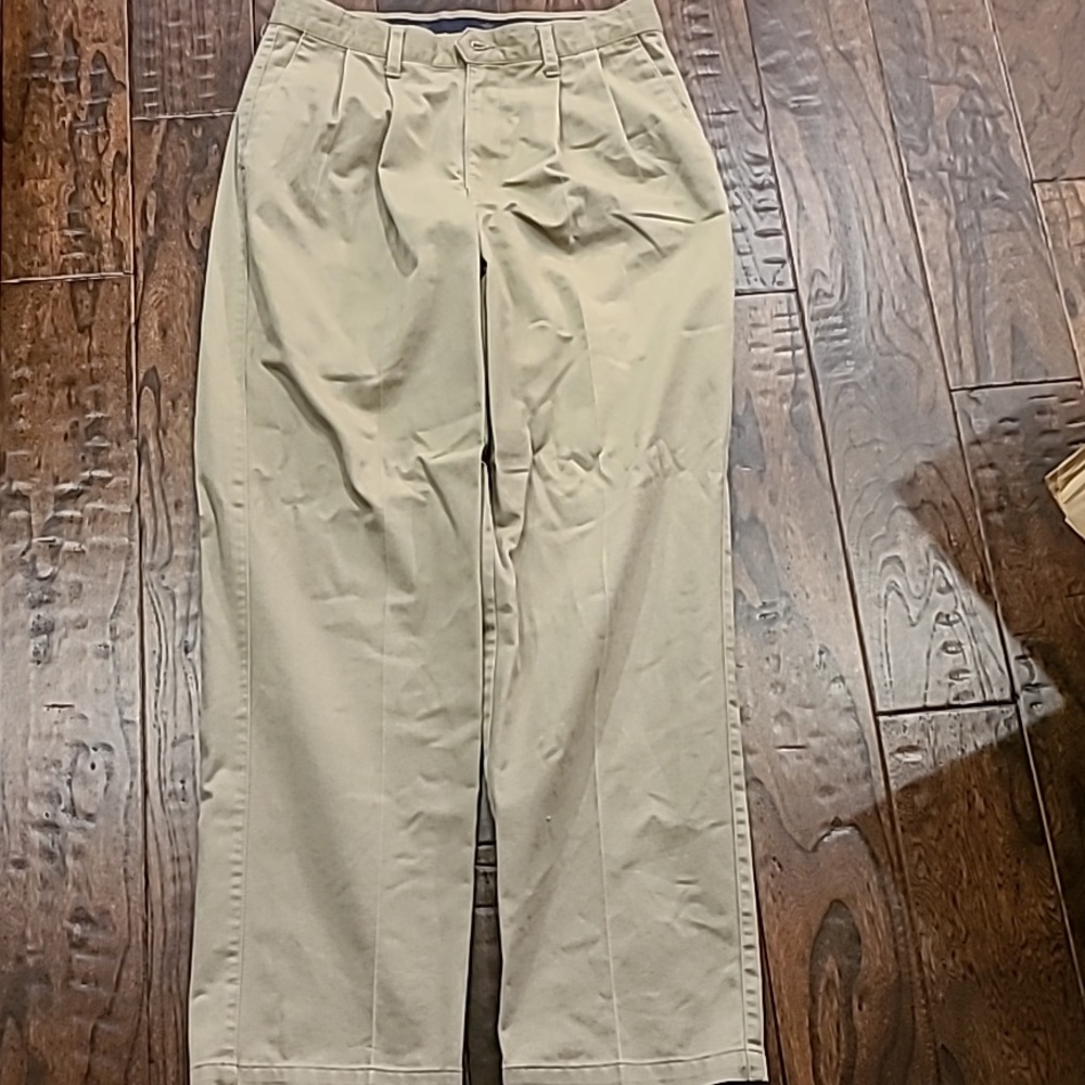 Dockers khakis